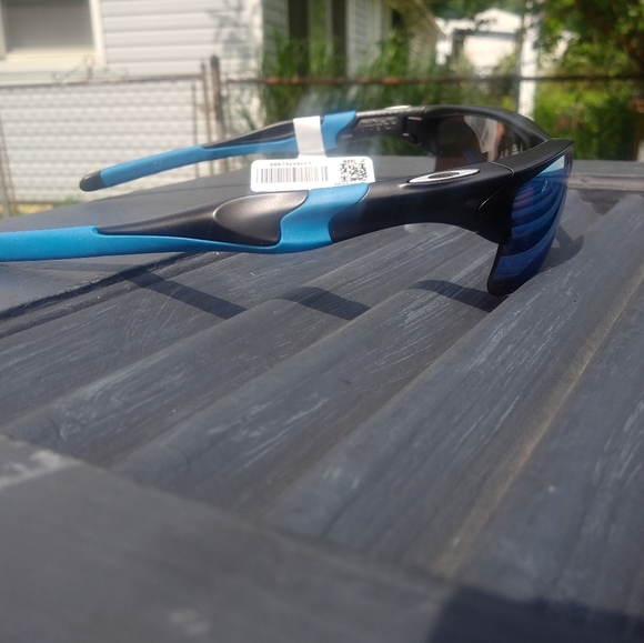 Sunglasses by Oakley - Picture 4 of 8